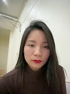 Snapshot of Bee_Yellow00 chatting on March 2026 04:41:02 AM Bee Yellow00 online show from March 2026 04:41:02 AM