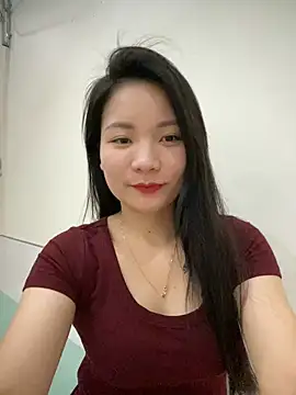 Snapshot of Bee_Yellow00 chatting on March 2026 04:42:01 AM Bee Yellow00 online show from March 2026 04:42:01 AM