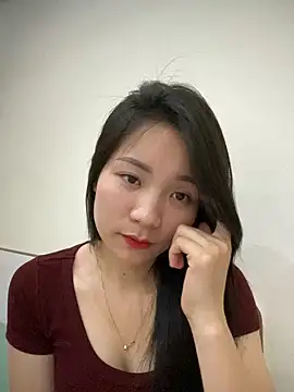 Snapshot of Bee_Yellow00 chatting on March 2026 04:53:01 AM Bee Yellow00 online show from March 2026 04:53:01 AM