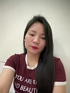 Snapshot of Bee_Yellow00 chatting on March 2026 04:41:01 AM Bee Yellow00 online show from March 2026 04:41:01 AM