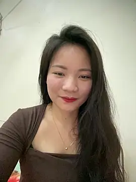 Snapshot of Bee_Yellow00 chatting on March 2026 04:40:01 AM Bee Yellow00 online show from March 2026 04:40:01 AM