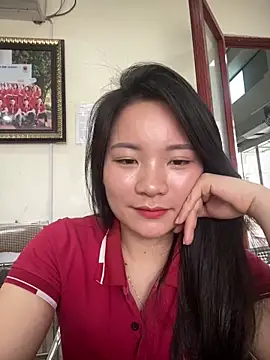 Snapshot of Bee_Yellow00 chatting on March 2026 01:21:02 AM Bee Yellow00 online show from March 2026 01:21:02 AM