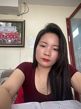 Snapshot of Bee_Yellow00 chatting on March 2026 08:52:02 AM Bee Yellow00 online show from March 2026 08:52:02 AM