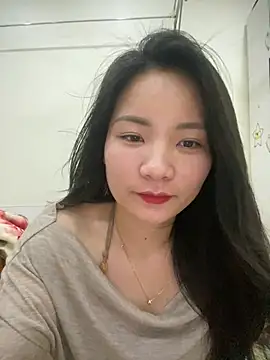 Snapshot of Bee_Yellow00 chatting on March 2026 04:27:02 AM Bee Yellow00 online show from March 2026 04:27:02 AM