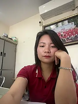 Snapshot of Bee_Yellow00 chatting on March 2026 08:53:02 AM Bee Yellow00 online show from March 2026 08:53:02 AM