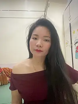 Snapshot of Bee_Yellow00 chatting on March 2026 05:57:01 AM Bee Yellow00 online show from March 2026 05:57:01 AM