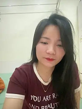 Snapshot of Bee_Yellow00 chatting on March 2026 04:51:01 AM Bee Yellow00 online show from March 2026 04:51:01 AM