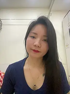 Snapshot of Bee_Yellow00 chatting on March 2026 05:08:01 AM Bee Yellow00 online show from March 2026 05:08:01 AM