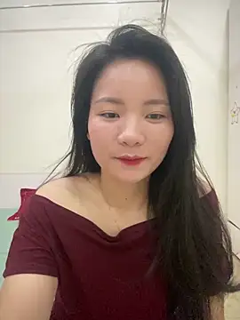 Snapshot of Bee_Yellow00 chatting on March 2026 04:57:01 AM Bee Yellow00 online show from March 2026 04:57:01 AM