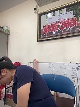 Snapshot of Bee_Yellow00 chatting on April 2026 02:09:02 AM Bee Yellow00 online show from April 2026 02:09:02 AM