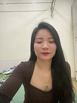 Snapshot of Bee_Yellow00 chatting on April 2026 04:46:01 AM Bee Yellow00 online show from April 2026 04:46:01 AM