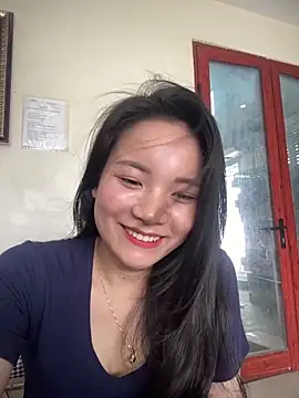 Snapshot of Bee_Yellow00 chatting on April 2026 03:17:02 AM Bee Yellow00 online show from April 2026 03:17:02 AM