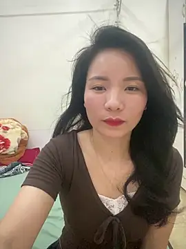 Snapshot of Bee_Yellow00 chatting on April 2026 04:51:01 AM Bee Yellow00 online show from April 2026 04:51:01 AM