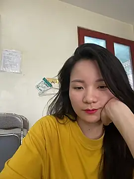 Bee Yellow00 online show from June 2026 04:32:02 AM