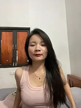 Bee Yellow00 online show from June 2026 03:53:02 AM