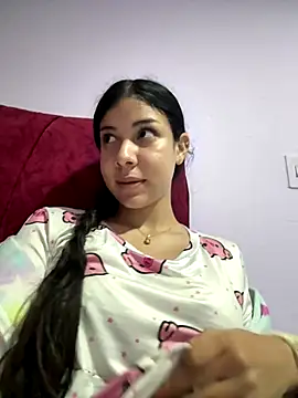 Snapshot of Camil4_white chatting on October 2025 12:18:01 AM Camil4 white online show from October 2025 12:18:01 AM