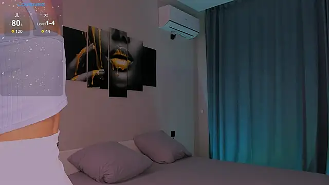 Kandeess online show from December 2025 02:37:02 PM