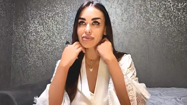 velvetveyraX online show from May 2026 04:04:02 PM