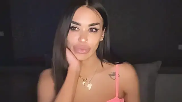 velvetveyraX online show from May 2026 06:15:02 PM