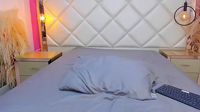 Snapshot of MaroxCute chatting on December 2025 06:14:03 PM MaroxCute online show from December 2025 06:14:03 PM