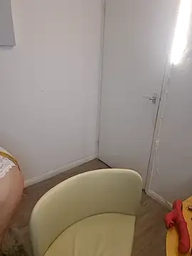 Snapshot of BubblesLovexox chatting on November 2025 10:42:01 PM BubblesLovexox online show from November 2025 10:42:01 PM