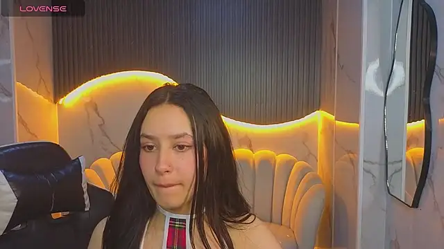 Snapshot of Aleja05_b chatting on November 2025 01:28:01 AM Aleja05 b online show from November 2025 01:28:01 AM