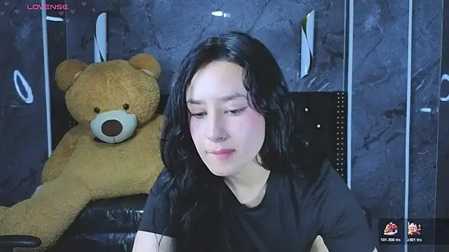 Snapshot of Aleja05_b chatting on December 2025 03:17:01 PM Aleja05 b online show from December 2025 03:17:01 PM