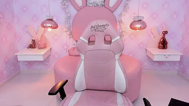 Snapshot of SofhiCute chatting on November 2025 01:50:01 PM SofhiCute online show from November 2025 01:50:01 PM