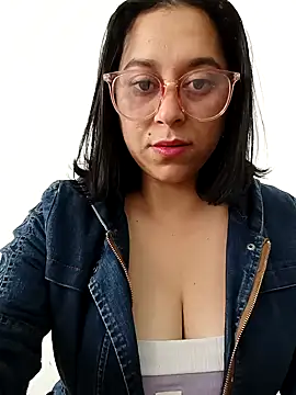 Snapshot of Caroline-17 chatting on November 2025 12:40:02 PM Caroline-17 online show from November 2025 12:40:02 PM