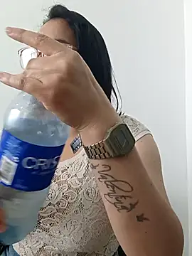 Snapshot of Caroline-17 chatting on November 2025 05:45:02 PM Caroline-17 online show from November 2025 05:45:02 PM