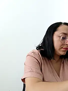 Snapshot of Caroline-17 chatting on November 2025 06:19:01 PM Caroline-17 online show from November 2025 06:19:01 PM