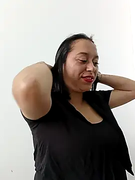 Snapshot of Caroline-17 chatting on November 2025 06:06:02 PM Caroline-17 online show from November 2025 06:06:02 PM