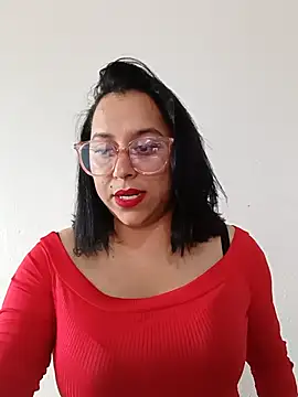 Snapshot of Caroline-17 chatting on November 2025 06:07:02 PM Caroline-17 online show from November 2025 06:07:02 PM