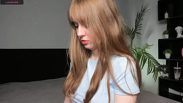 Snapshot of TessaStruble chatting on November 2025 09:18:02 AM TessaStruble online show from November 2025 09:18:02 AM