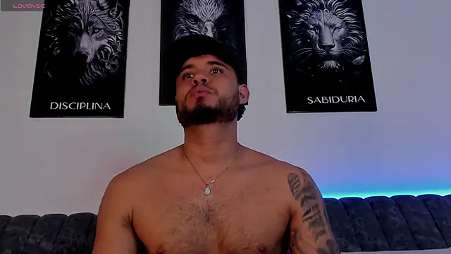 AUSTINN TORRES online show from May 2026 04:21:02 AM