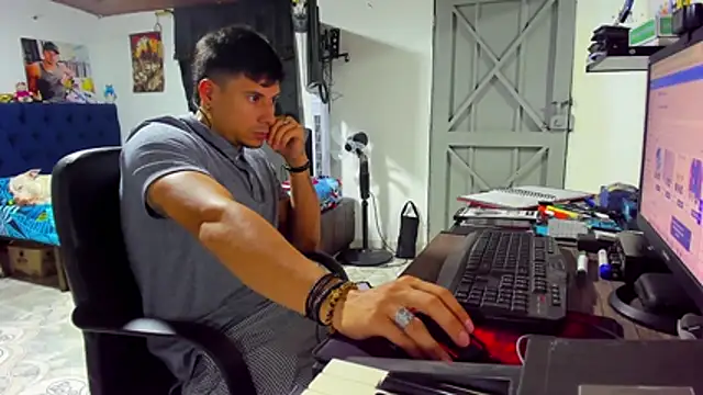 Malek Ivonny online show from November 2025 02:44:01 AM