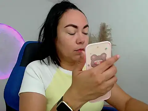 Snapshot of Yadis_hot chatting on November 2025 09:00:02 PM Yadis hot online show from November 2025 09:00:02 PM