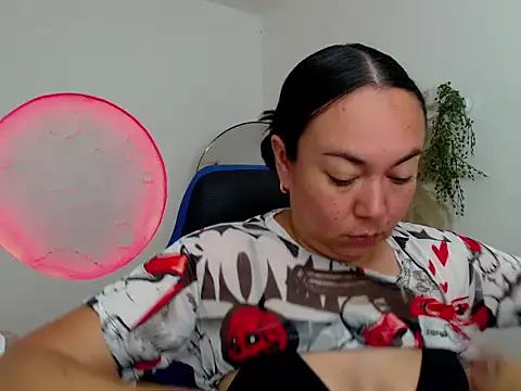 Snapshot of Yadis_hot chatting on December 2025 10:15:01 PM Yadis hot online show from December 2025 10:15:01 PM