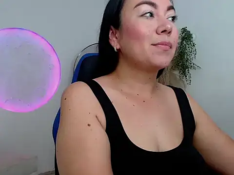 Snapshot of Yadis_hot chatting on December 2025 09:10:02 PM Yadis hot online show from December 2025 09:10:02 PM