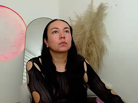 Yadis hot online show from February 2026 12:47:02 AM