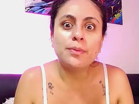 Snapshot of Caroline_Jons chatting on November 2025 01:18:02 PM Caroline Jons online show from November 2025 01:18:02 PM