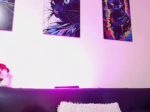 Snapshot of Caroline_Jons chatting on December 2025 01:05:02 PM Caroline Jons online show from December 2025 01:05:02 PM