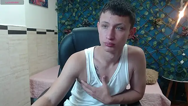 Garuo 18 online show from November 2025 03:28:01 AM