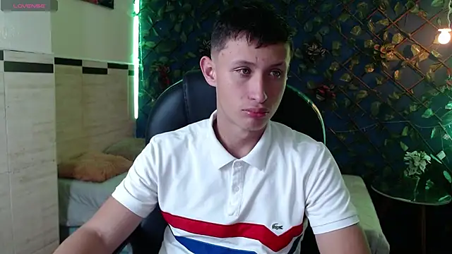 Garuo 18 online show from November 2025 03:28:02 AM