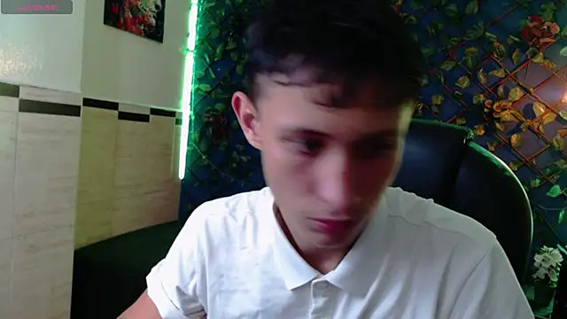 Garuo 18 online show from December 2025 02:06:02 AM