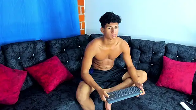 Snapshot of kalvinbroms chatting on November 2025 11:48:01 PM kalvinbroms online show from November 2025 11:48:01 PM