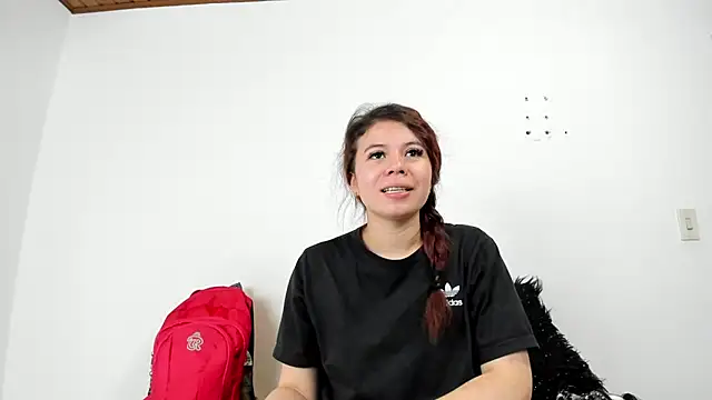 Snapshot of Vanessa_Martinz chatting on October 2025 12:13:02 PM Vanessa Martinz online show from October 2025 12:13:02 PM
