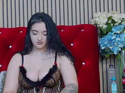 Snapshot of LaraBloom chatting on November 2025 07:45:02 PM LaraBloom online show from November 2025 07:45:02 PM