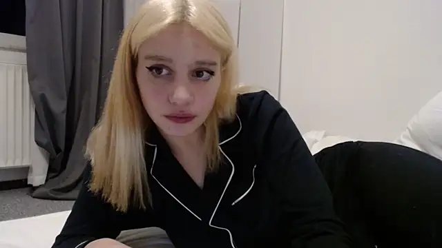 Snapshot of bellefleurrr chatting on December 2025 08:57:01 PM bellefleurrr online show from December 2025 08:57:01 PM