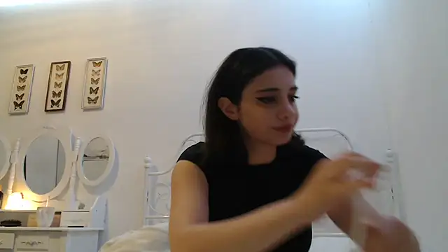 Snapshot of bellefleurrr chatting on March 2026 01:34:02 AM bellefleurrr online show from March 2026 01:34:02 AM